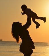 cropped-mother-daughter-love-sunset-519531.jpeg